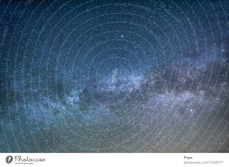 unendlich x 2 Himmel Nachthimmel Stern Freude Glück Fröhlichkeit Zufriedenheit Milchstrasse Weltall Planet blau violett Erde Außenaufnahme Panorama (Aussicht)