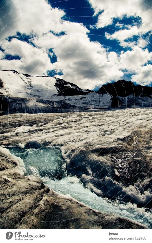 Abnehmender Vollgletscher schmelzen tauen Alptraum Bach braun dramatisch Einsamkeit Eisberg blau kalt Eiswasser eng Klimawandel feucht Gletscher Gletschereis