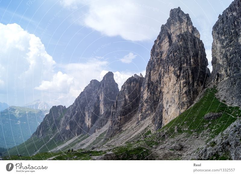 Cadini Gruppe Ferne wandern Natur Landschaft Urelemente Erde Himmel Wolken Horizont Sommer Gras Felsen Alpen Berge u. Gebirge Dolomiten Südtirol Gipfel Geröll
