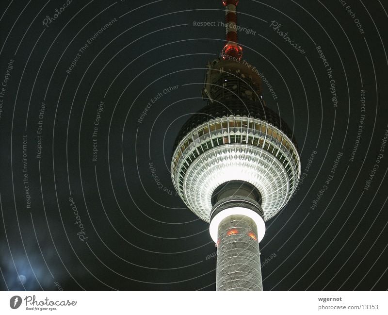 Berliner Fernsehturm Alexanderplatz Nacht Mondschein Architektur
