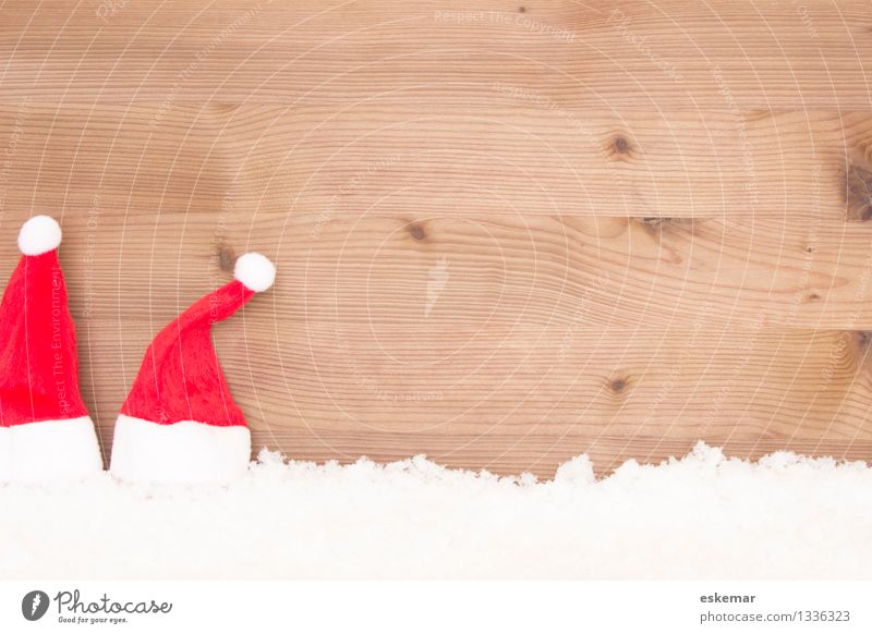 Weihnachten! Feste & Feiern Weihnachten & Advent Weihnachtsmann Winter Schnee Mütze Weihnachtsmannmütze Holz braun rot weiß ästhetisch Hintergrundbild Farbfoto