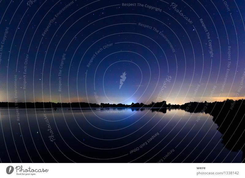 Sternenhimmel überm See Landschaft Himmel Nachthimmel Seeufer Observatorium gigantisch glänzend groß Unendlichkeit Romantik Sternbild Sternschnuppe