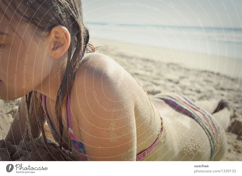 tag am strand Kind Mädchen Jugendliche Bikini Sonnenbad liegen Strand Meer Sand Haut Ferien & Urlaub & Reisen Sommer Wärme