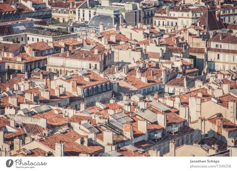 Blick auf Marseille II Stadt Hafenstadt Stadtzentrum Altstadt Skyline bevölkert Haus ästhetisch Frankreich Mittelmeer Südfrankreich Sommer Sommerurlaub