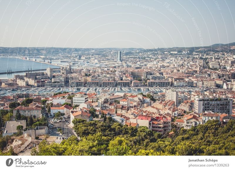 Blick auf Marseille I Stadt Hafenstadt Stadtzentrum Altstadt Skyline bevölkert Haus ästhetisch Zufriedenheit Lebensfreude Optimismus Erfolg Frankreich