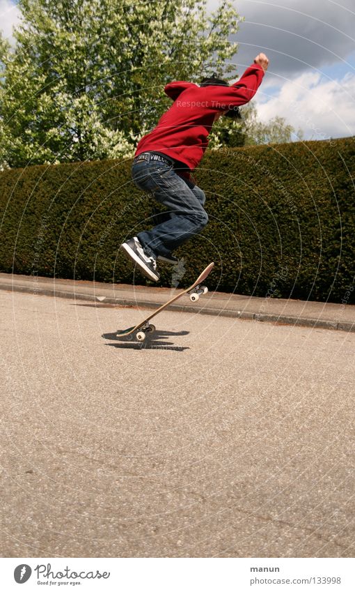 Skate it! IV Skateboarding schwarz rot Sport Freizeit & Hobby springen Spielen Kind Funsport Straße Streetskater Olli Schatten sportlich Bewegung
