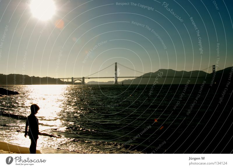 San Francisco Bay Amerika Golden Gate Bridge Sonnenuntergang Kind Meer Strand Gegenlicht USA Küste Cild Wasser Water Sea