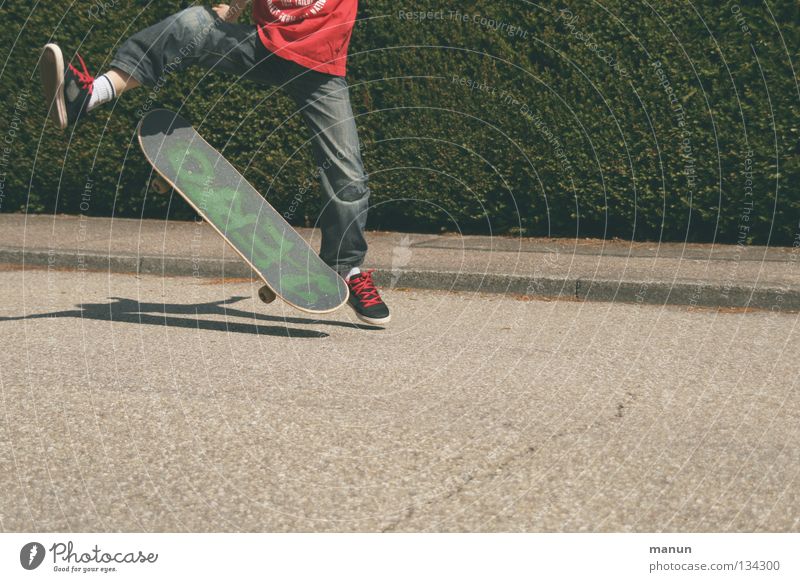 Skate it! V Skateboarding schwarz rot Sport Freizeit & Hobby Gesundheit Körperbeherrschung Kick Kickflip springen Kind Jugendliche Aktion Spielen Funsport Olli