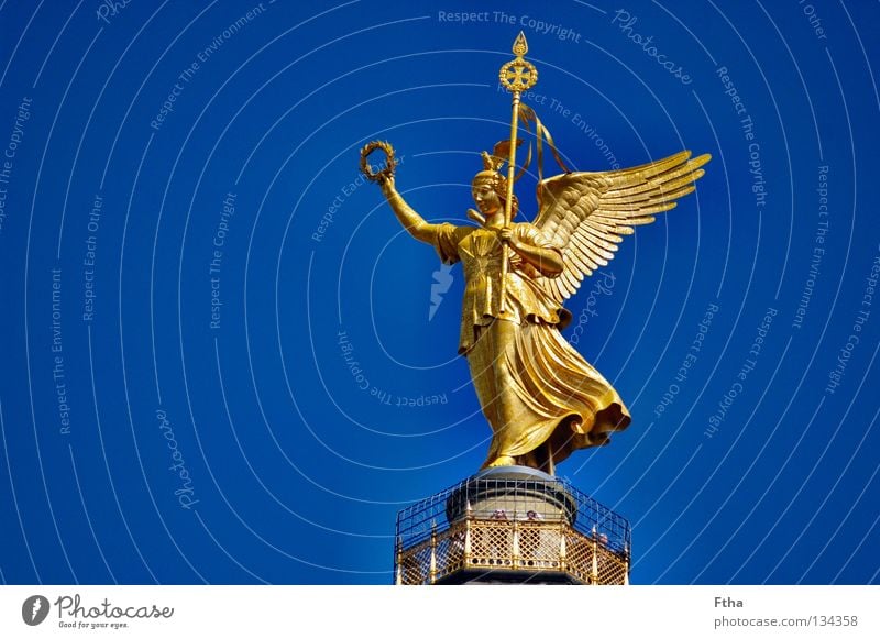 Goldelse macht blau Siegessäule Tiergarten Bronze Bronzeskulptur Skulptur Berlin Wahrzeichen Denkmal Säule gold Hauptstadt Erfolg Viktoria