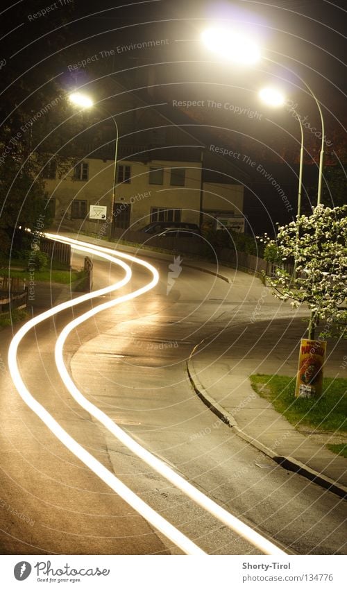 Auto in der Nacht Licht - ein lizenzfreies Stock Foto von Photocase