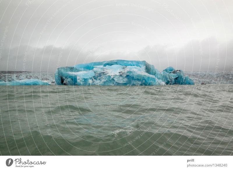 coastal iceberg scenery Meer Wellen Natur Wasser Wolken Küste kalt blau Eisberg Island Eisscholle schwimmender eisberg treibender eisberg gefroren natürlich