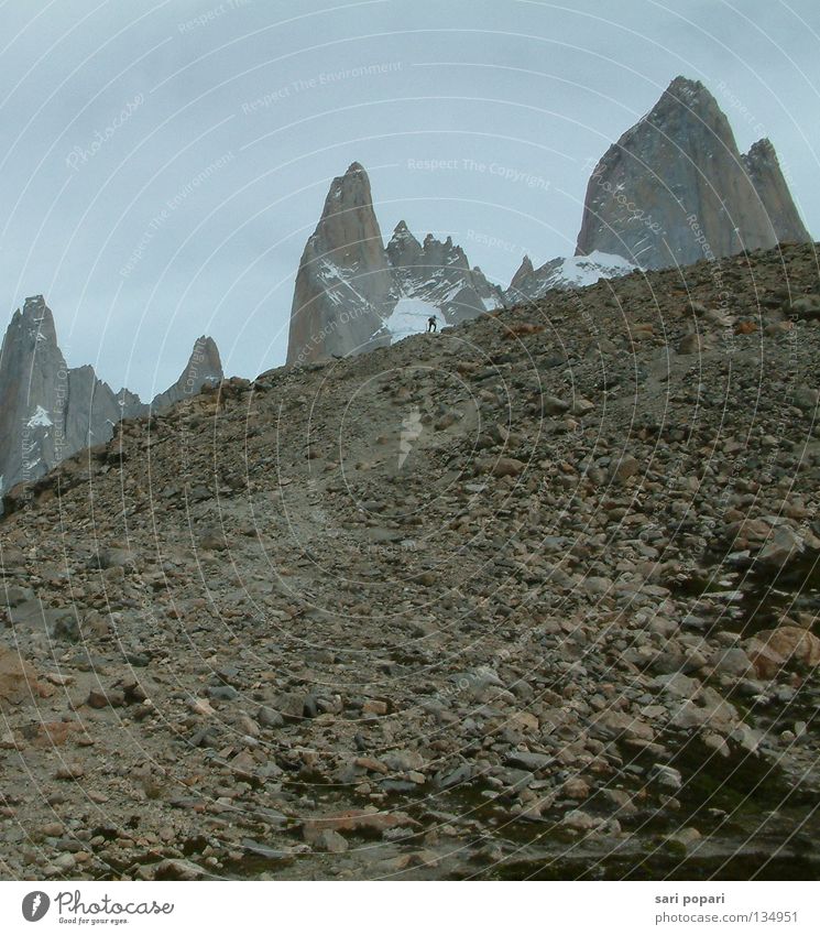 Fitz Roy Argentinien Geröll wandern Höchstleistung Berge u. Gebirge Südamerika Argentina Patagonien Patagonia Wege & Pfade lonely alleine unterwegs