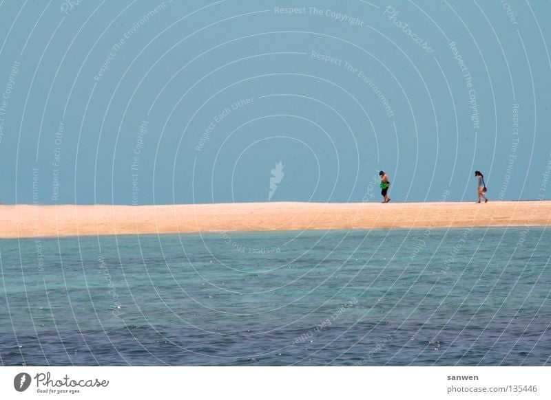 sandstrich Meer Meerwasser Indischer Ozean Sandbank Frau Physik transpirieren Einsamkeit Zusammensein Müdigkeit durstig Thailand tauchen Schnorcheln