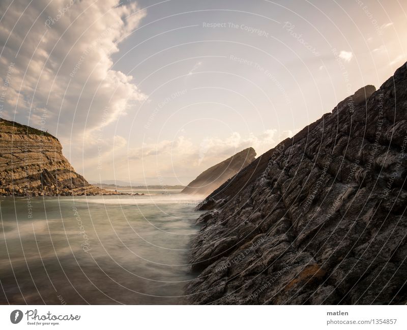 slash Umwelt Natur Landschaft Himmel Wolken Horizont Wetter Schönes Wetter Hügel Felsen Wellen Küste Bucht Riff Meer Insel blau braun gelb grau weiß Asturien