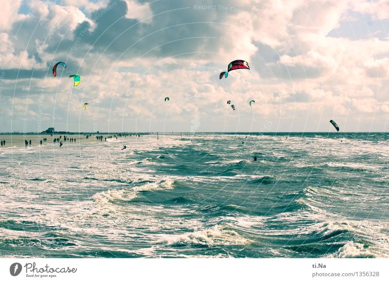Wind und Weite Wassersport Kiting Himmel Wolken Horizont Nordsee St. Peter-Ording Sport nass sportlich blau türkis weiß Stimmung Freude Kraft Selbstbeherrschung