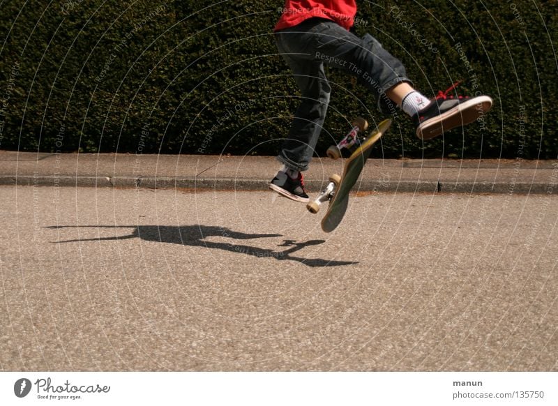 Skate it! VI Skateboarding Licht schwarz rot Sport Freizeit & Hobby springen Gesundheit Aktion Spielen Kind Funsport Straße Streetskater Olli Schatten sportlich