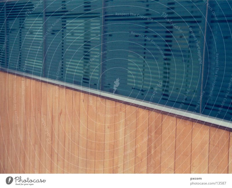 LE.MESSE.01 Holz Architektur Glas Nahaufnahme