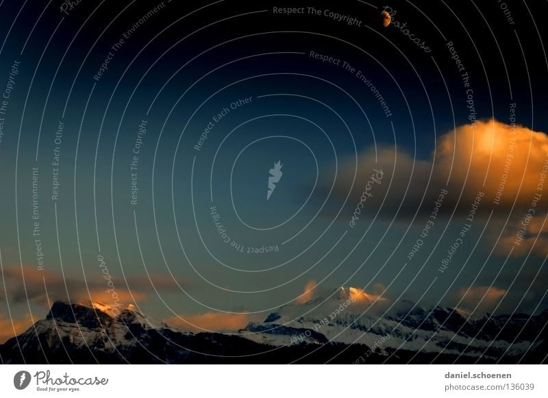 Mondaufgang Sonnenuntergang Cirrus Licht Schweiz Berner Oberland wandern Bergsteigen Freizeit & Hobby Ausdauer Wolken Hochgebirge Sauberkeit Luft rot gelb kalt