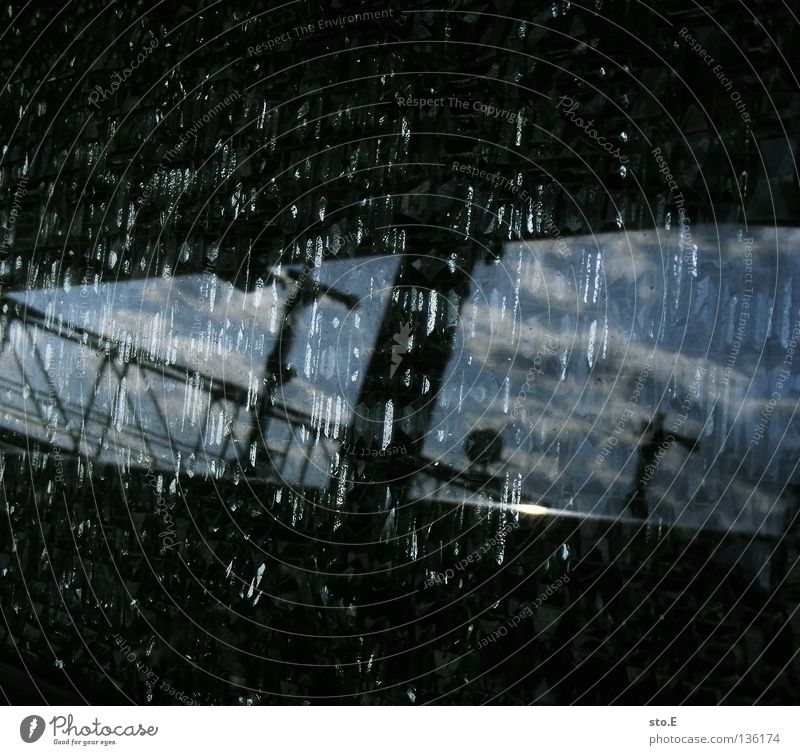 bohnhaf Reflexion & Spiegelung schwarz Wolken schlechtes Wetter Silhouette Ordnung Muster Überlauf Bahnhof obskur reflektion blau Himmel Übergang Brücke
