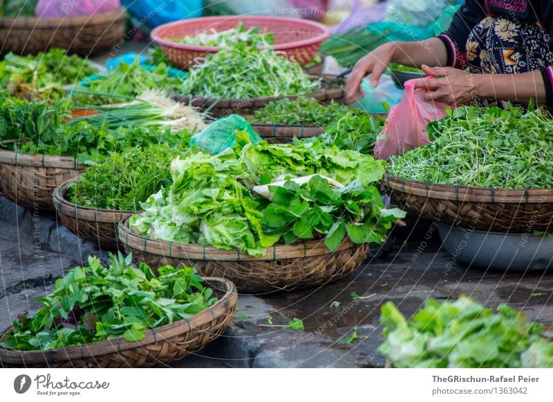 Gemüse Lebensmittel Salat Salatbeilage blau braun grün violett rosa rot weiß Markt Gemüsemarkt verkaufen Korb frisch Händler Vietnam Vietnamesen Farbfoto