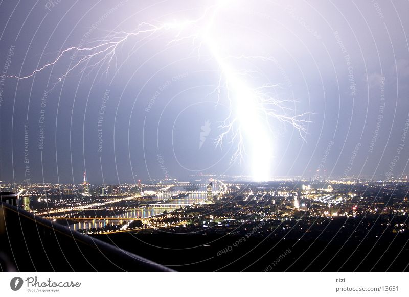 Blitz über Wien Blitze Nacht Panorama (Aussicht) Stadt Langzeitbelichtung groß
