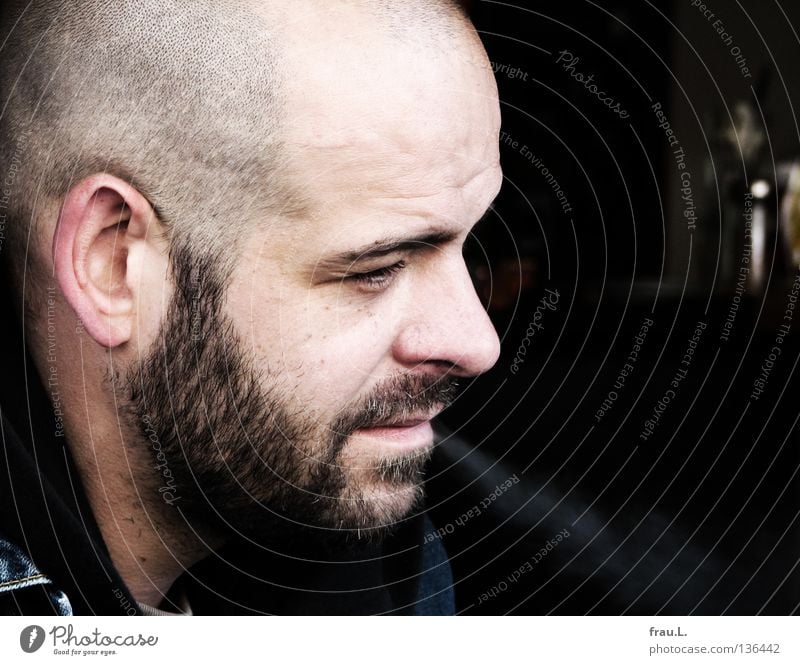 Profil Mann rasiert Dreitagebart Porträt Silhouette Rauch Gelassenheit attraktiv Mensch Gastronomie Bartstoppel Rauchen