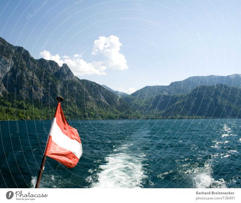 Sprottenlosigkeit 1 Österreich Fahne weiß rot-weiß-rot See Attersee Schifffahrt Wasserfahrzeug Bootsfahrt Bundesland Oberösterreich Sommer