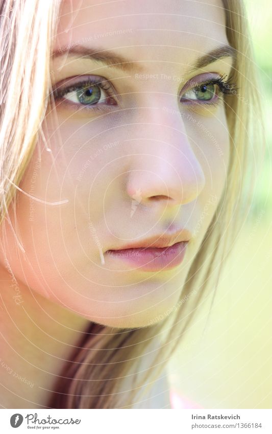Natürliches Porträt des jungen Mädchens Junge Frau Jugendliche Kopf Haare & Frisuren Gesicht Auge Nase Mund Lippen 1 Mensch 18-30 Jahre Erwachsene Mode blond