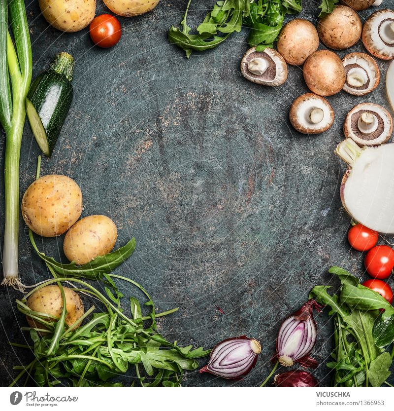 Frisches saisonales Gartengemüse füs Kochen Lebensmittel Gemüse Salat Salatbeilage Kräuter & Gewürze Ernährung Mittagessen Abendessen Büffet Brunch Bioprodukte