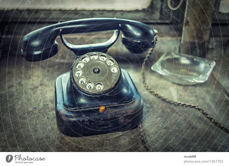 Telefon Technik & Technologie Telekommunikation alt historisch schwarz Nostalgie Tradition Wählscheibe Kommunikation telefonieren kommunizieren Aschenbecher