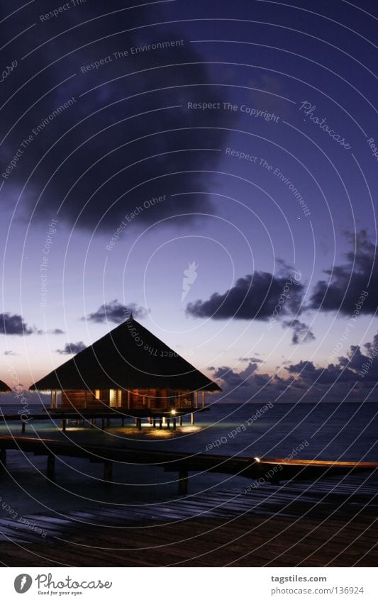 GUTE NACHT - MALDIVIAN WAY gut Nacht schlafen Dämmerung Sonnenuntergang dunkel Malediven Ferien & Urlaub & Reisen Meer Freizeit & Hobby Steg Licht
