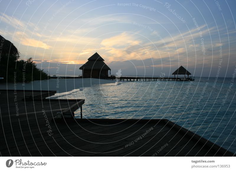 GUTEN MORGEN - MALDIVIAN WAY Sonnenaufgang Malediven Haus Indien Meer Steg Wasser Wolken Ferien & Urlaub & Reisen Sommer Freizeit & Hobby Erholung heiß