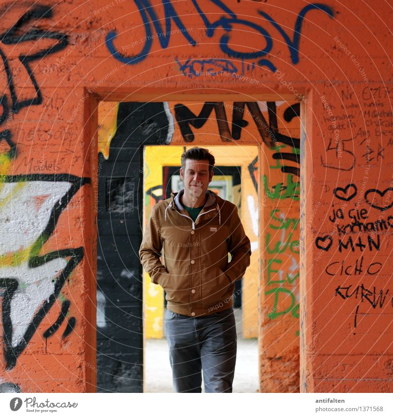 Übergang Lifestyle Graffiti Mensch maskulin Junger Mann Jugendliche Erwachsene Freundschaft Partner Leben Körper Gesicht Arme 1 30-45 Jahre Kunst Architektur