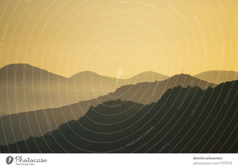 Sonnenaufgang Sonnenuntergang Cirrus Licht Schweiz Berner Oberland wandern Bergsteigen Freizeit & Hobby Ausdauer Wolken Hochgebirge Sauberkeit Luft rot gelb