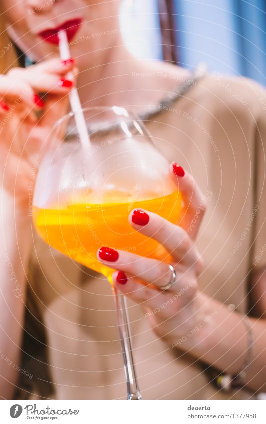 Orangensaft Getränk Erfrischungsgetränk Saft Wein Sekt Prosecco Champagner Glas Lifestyle elegant Stil Design Freude schön Maniküre Lippenstift Leben harmonisch