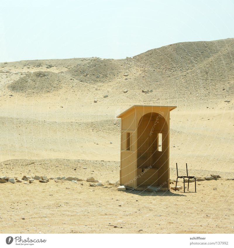 Stilles Örtchen Physik Toilette Ägypten Fenster Einsamkeit Ödland Dürre trocken Afrika Wüste Sand Sonne Wärme Schatten Schattenspender Unterstand Wachposten
