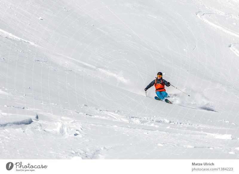 Freeskiing Sport Wintersport Skifahren Skier Free-Ski Tiefschnee Berghang maskulin Junger Mann Jugendliche Erwachsene 1 Mensch Umwelt Natur Landschaft