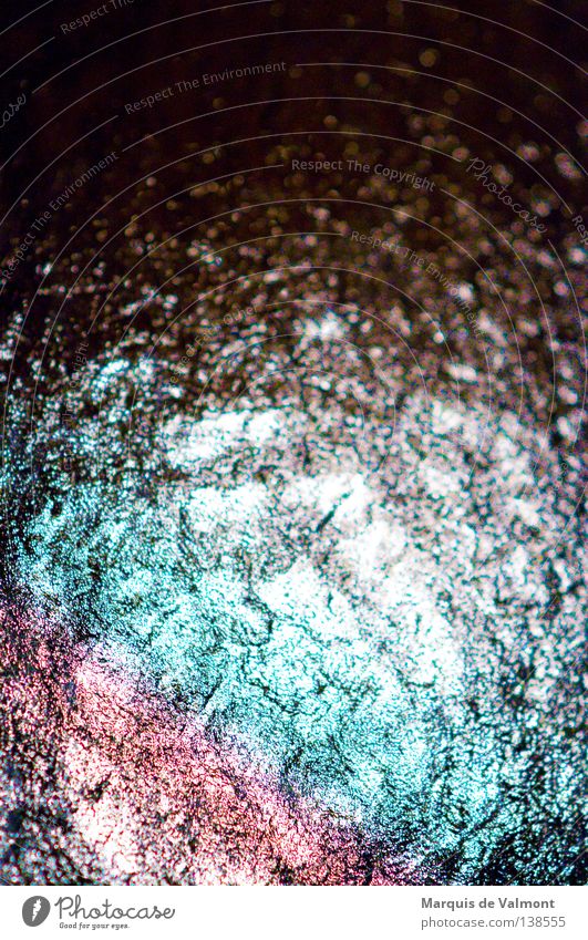 Lichtermeer Lichtpunkt Reflexion & Spiegelung Glasscheibe glänzend erhellend dunkel Wellen Wasseroberfläche Ordnung Regenbogen spektral Metall Pastellton