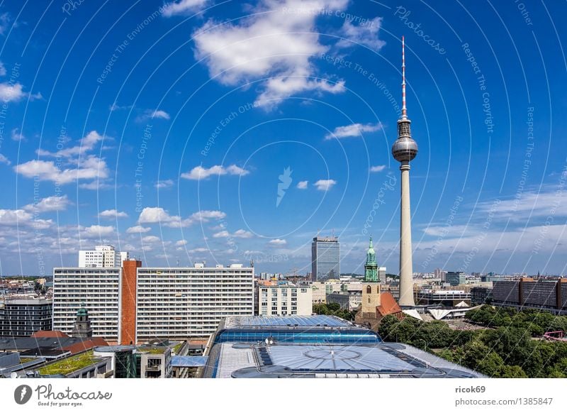 Berlin Ferien & Urlaub & Reisen Tourismus Haus Wolken Baum Stadt Hauptstadt Stadtzentrum Bauwerk Gebäude Architektur Sehenswürdigkeit Wahrzeichen blau grün