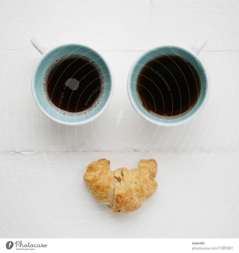 französisches Frühstück Lebensmittel Croissant Ernährung Essen Getränk trinken Heißgetränk Kaffee Espresso Tee Gefühle Stimmung Kaffeetasse Gesicht Französisch