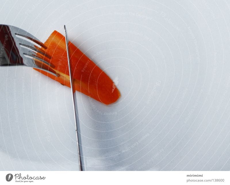 Sparmenü Teller Gabel weiß Paprika Messer orange Ernährung Essen