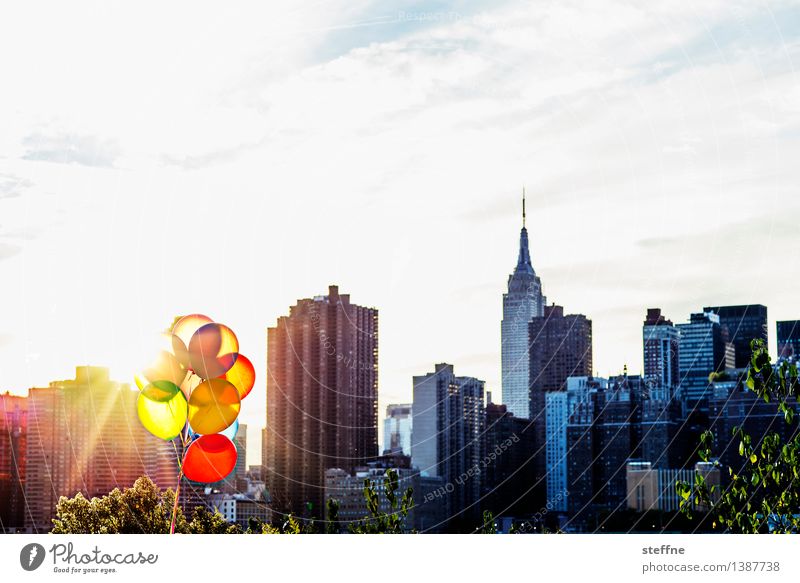 warm glow Sonnenaufgang Sonnenuntergang Sonnenlicht Herbst Schönes Wetter Manhattan New York City USA Stadt Skyline Hochhaus Wahrzeichen Wärme Laune Luftballon