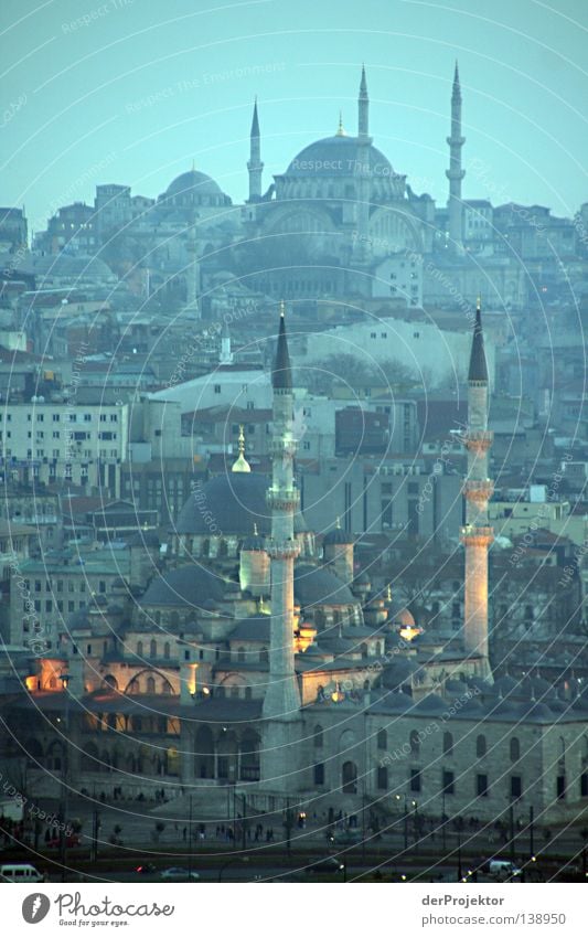 Abends am goldenen Horn Istanbul Religion & Glaube Türkei Moschee Blaue Moschee Europa Minarett Hügel historisch blau Berge u. Gebirge