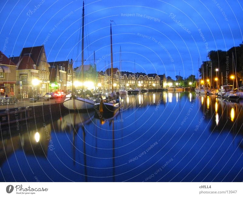 Hafen in Holland Anlegestelle Niederlande Wasserfahrzeug Segelschiff Haus Meer Ijsselmeer Laterne Promenade Reflexion & Spiegelung Nacht dunkel Ereignisse