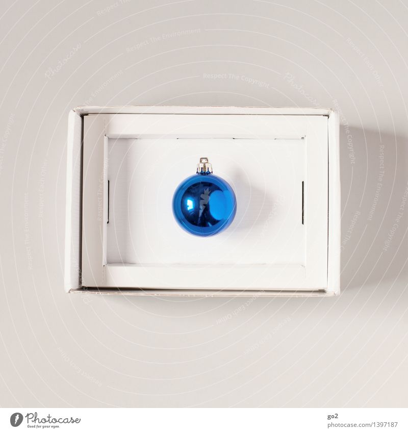 Oh du fröhliche Weihnachten & Advent Karton Verpackung Verpackungsmaterial verpackt Christbaumkugel Geschenk ästhetisch blau weiß Vorfreude Design Überraschung