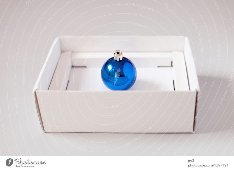 Weihnachtskugel Blau Weihnachten & Advent Geschenk Verpackungsmaterial Karton Christbaumkugel ästhetisch einfach blau weiß Vorfreude Design Überraschung