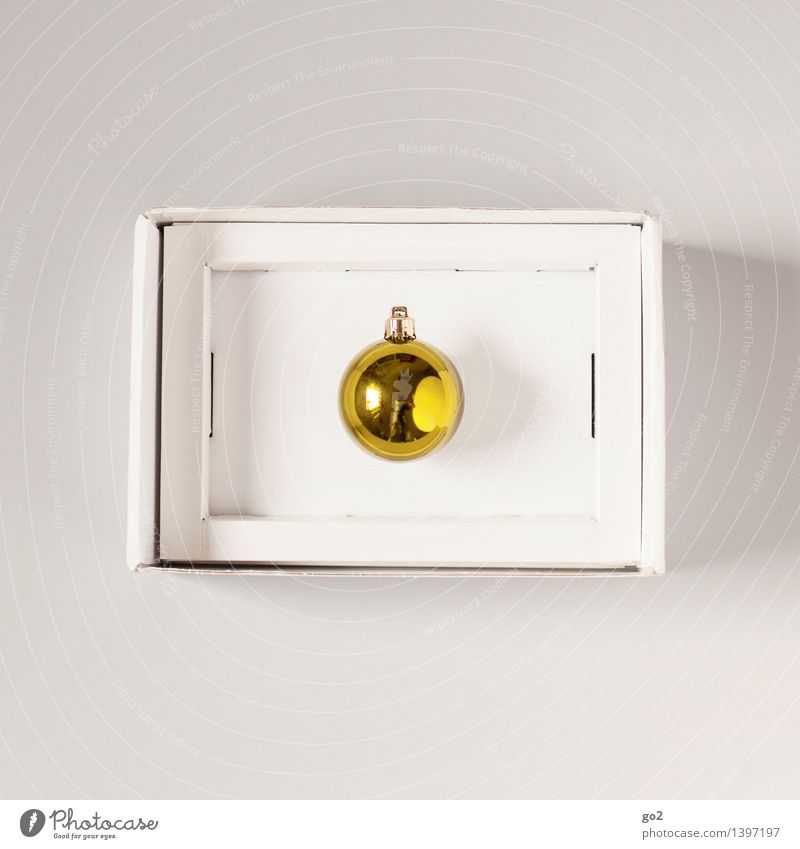 Morgen Kinder wird´s was geben Weihnachten & Advent Paket Geschenk Christbaumkugel Karton ästhetisch gelb gold Vorfreude Design Handel Überraschung Farbfoto