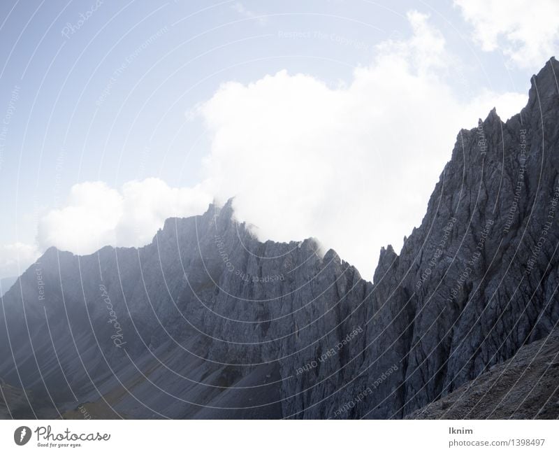 Felswand in den Bergen wandern Umwelt Himmel Wetter Schönes Wetter Unwetter Wind Felsen Alpen Berge u. Gebirge Achensee Österreich Karwendelgebirge Kalkalpen