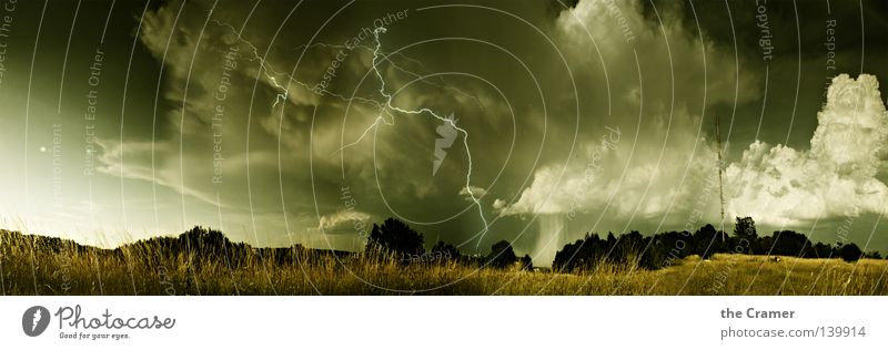 Gewitter - oder von der Alb runter kam noch nie was gescheit`s Wolken dunkel Donnern Sturm Wind Meteorologie Wetter Physik Kühlung Macht Naturgewalt Haufen Gras