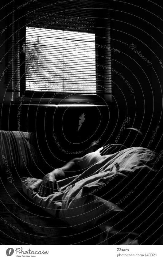 SONNTAG 9.00 Uhr Bett schlafen ruhen Licht Fenster Raum glänzend schwarz weiß einfach Mann maskulin Silhouette Aussicht Sonntag Morgen aufstehen träumen Mensch